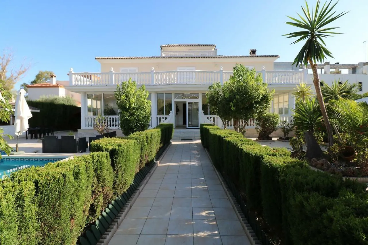 Villa De Lujo En Torremolinos contacts